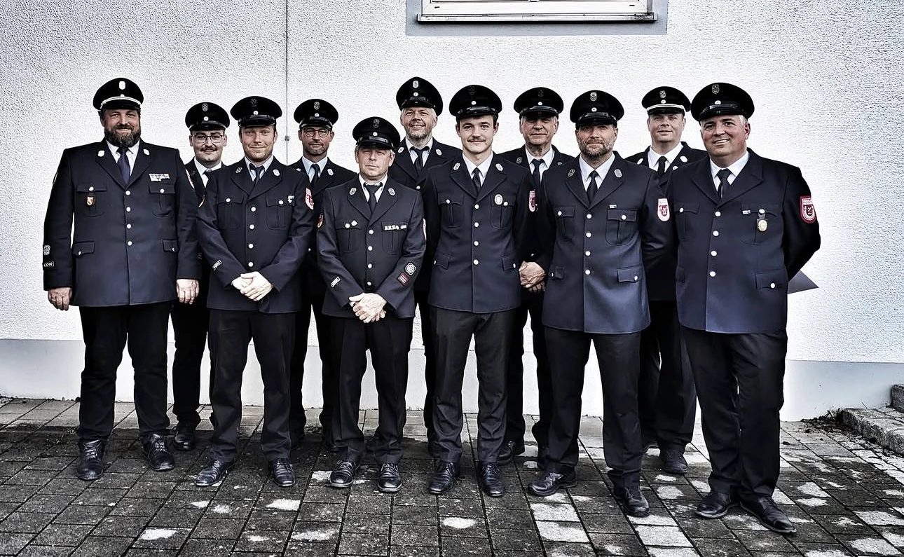 Mannschaft der Feuerwehr Kirchdorf in Uniform